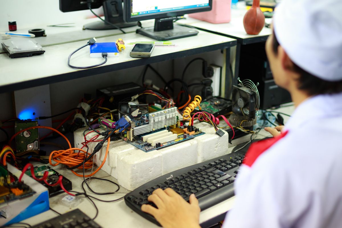 Ekipa servisa Byte pred delavnico na Celovški cesti