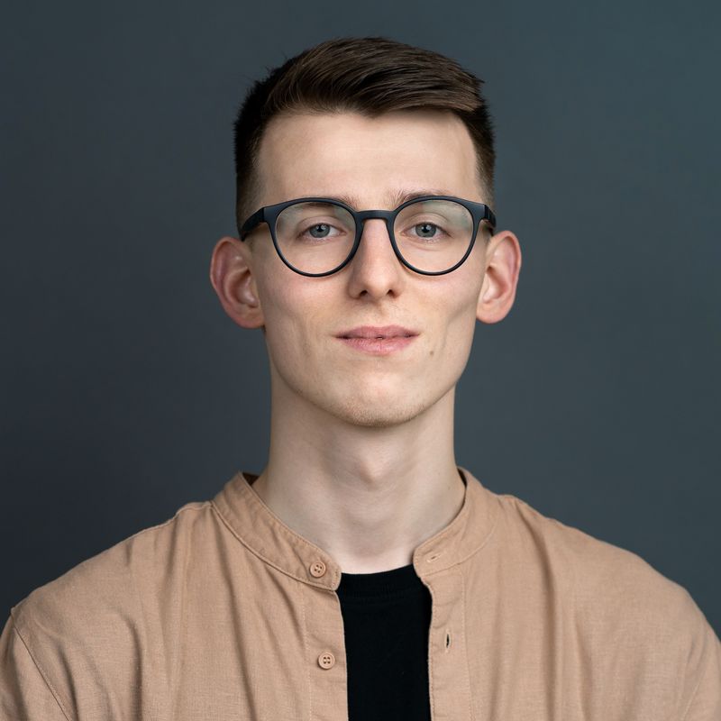 Luka Horvat, Serviser